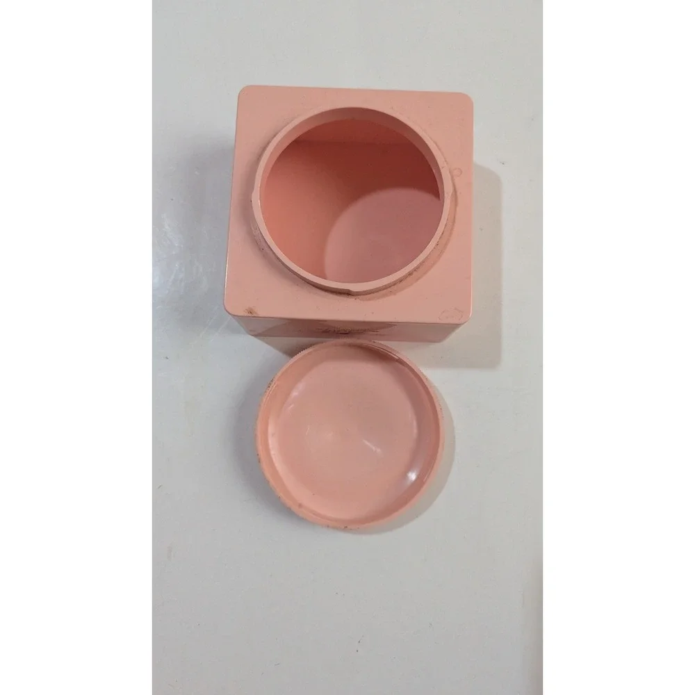 Vintage Evyan Pink Powder Box Embossed Lid‎ Vanity Collectible